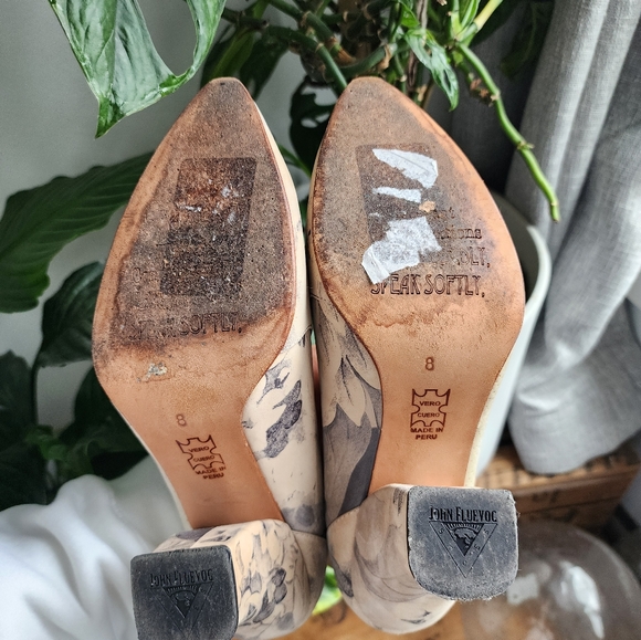 John Fluevog "Kendra" beige/Grey floral leather heels - Picture 6 of 6